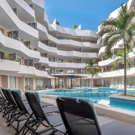 Luxury Condo 1Bd Apt Ac Pool Gym Cinema